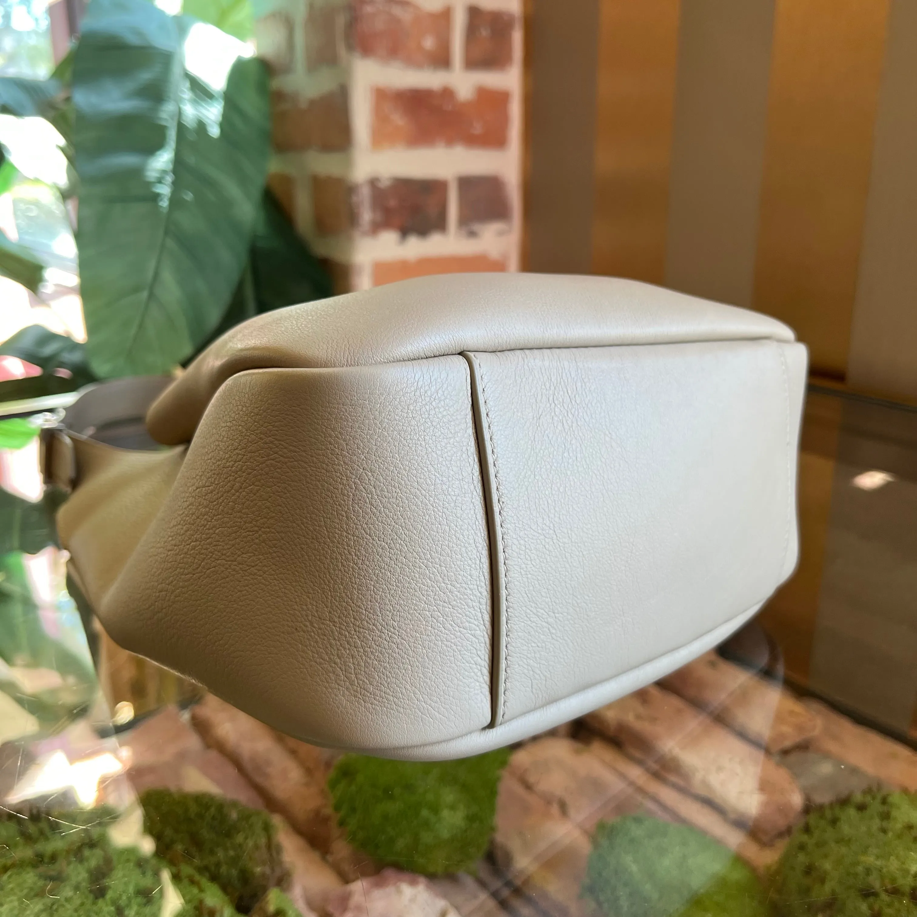 SAINT LAURENT Le 5 A 7 Beige Smooth Calfskin Shoulder Bag