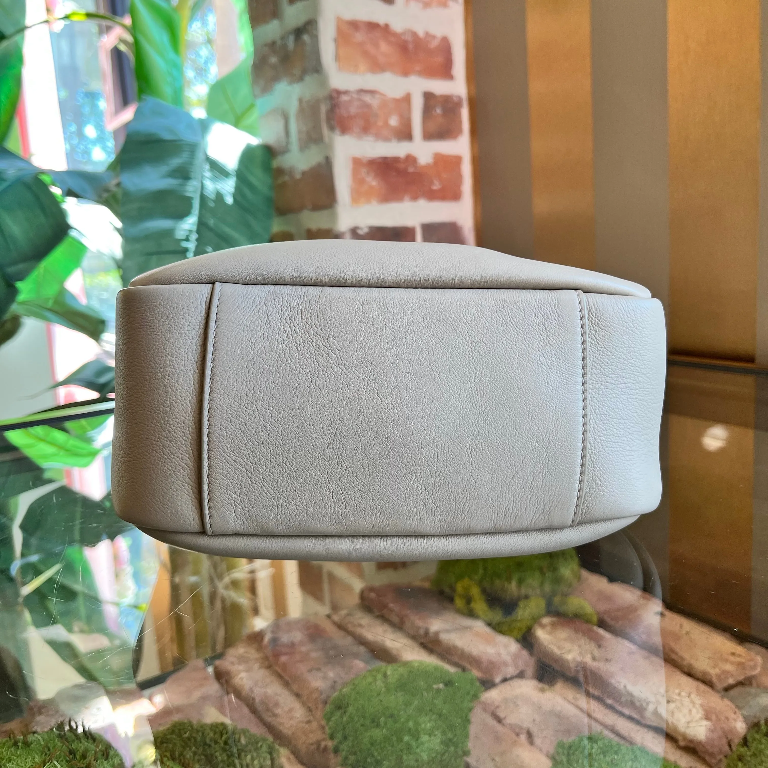 SAINT LAURENT Le 5 A 7 Beige Smooth Calfskin Shoulder Bag