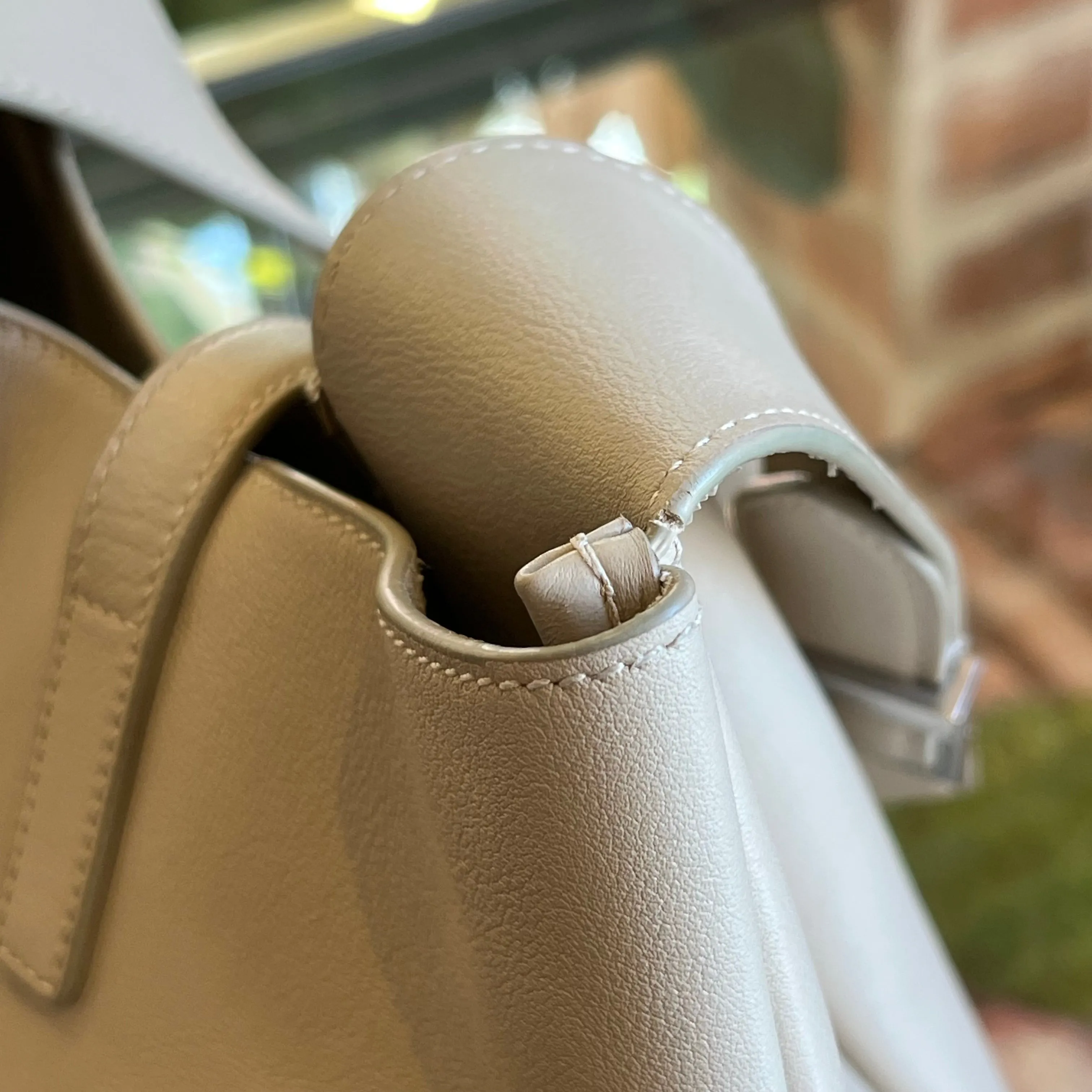 SAINT LAURENT Le 5 A 7 Beige Smooth Calfskin Shoulder Bag